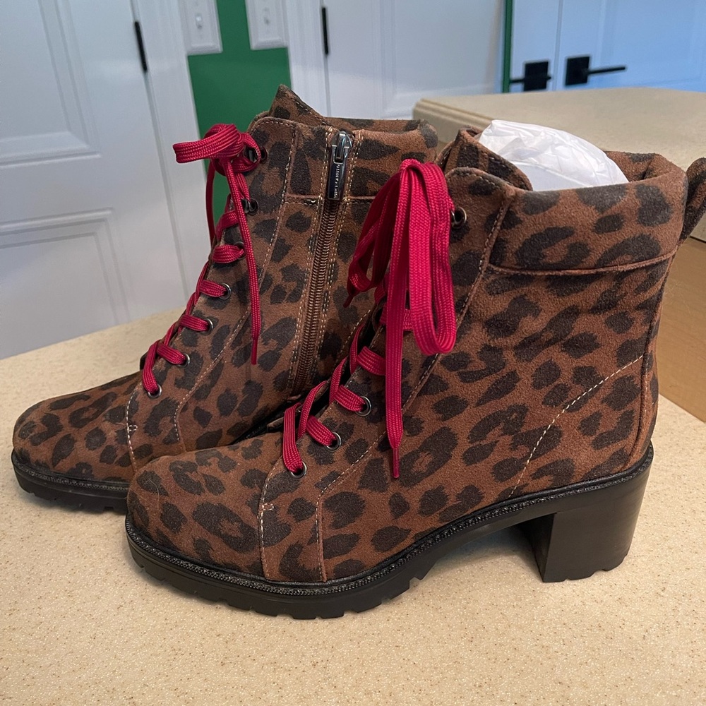 Vince Camuto Gaviana Leopard Combat Boot 10med Red Laces excellent condition